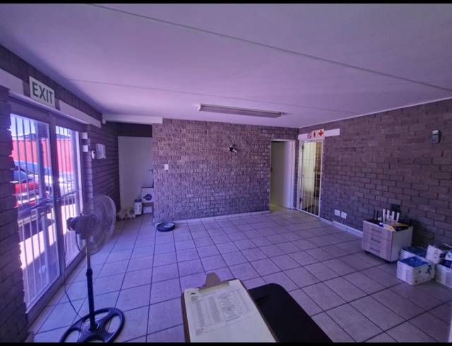 652M² WAREHOUSE TO LET IN OKAVANGO PARK